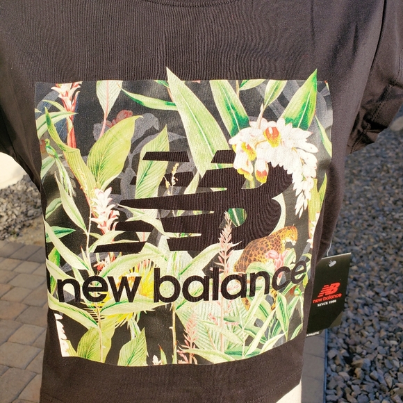NEW BALANCE | Active Tropical Logo Tee in Black sz M - Picture 2 of 7